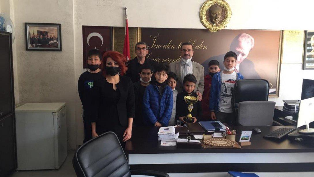 24 Kasım İlkokulu 14 Yaş Altı Oryantiring Takımı Türkiye Şampiyonası Birincisi 