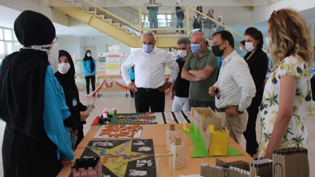 Ş. Cennet Yiğit Kız Anadolu İmam Hatip Lisesi 4006 TÜBİTAK Bilim Fuarı açılışı yapıldı