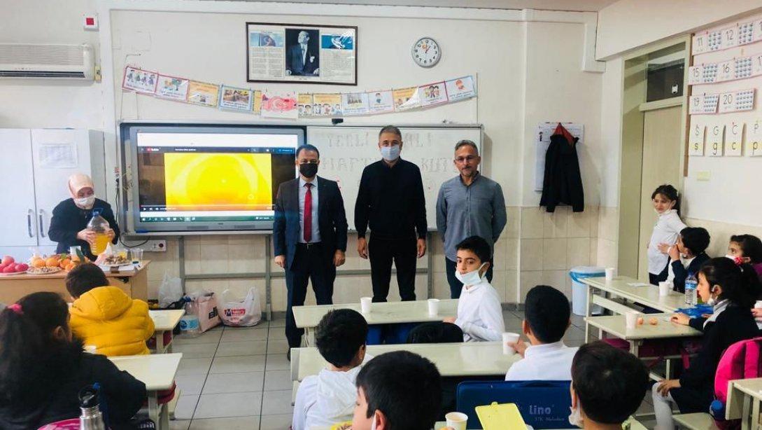 İlçe Milli Eğitim Müdürümüz Mehmet Necmedddin DİNÇ  Müfide İlhan İlkokulu'nda Yerli Malı Etkinliğine Katıldılar