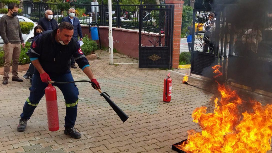 Yenişehir İlçe Milli Eğitim Müdürlüğümüz Personeline  Yangın Eğitimi ve Tahliyesi Tatbikatı Yapıldı