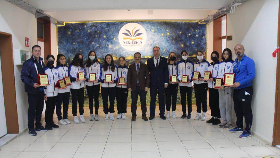 İlimizi Temsilen Türkiye Şampiyonasına Gidecek Pirireis Ortaokulu Yıldız Kız Voleybol Takımımızdan Müdürlüğümüze Ziyaret